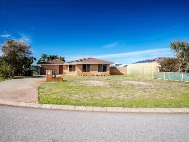 4 Quail Grove, BALLAJURA, WA 6066 House for Rent