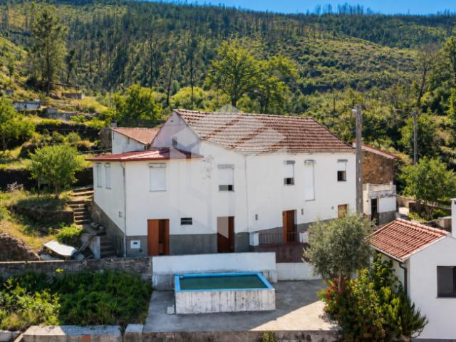 4 quarto, Coimbra Oliveira do Hospital 3400 105821615