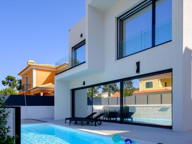 4 Quartos Moradia Charneca de Caparica Setúbal 180m² Charneca De Caparica