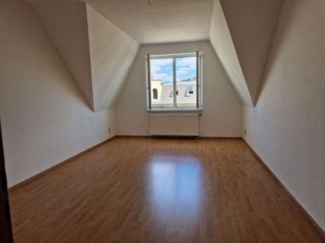 4 RW im DG, 5.Etage, eines Wohn und Geschäftshauses in der Innenstadt Gera zu vermieten