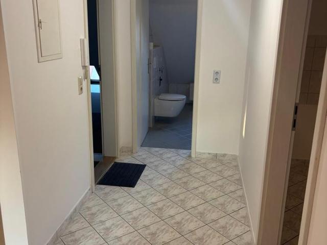 4 R. DG Wohnung in ruhiger Seitenstraße