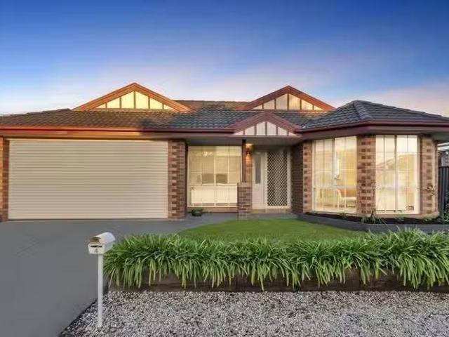 4 Radiata Circuit, Pakenham, VIC 3810 House for Rent