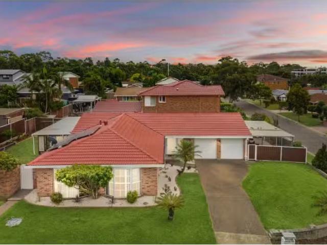 4 Randwick Close, Casula House for rent Listed by Daniela Sim.