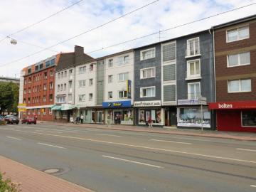 Sehr schönes renoviertes Apartment mit Balkon!