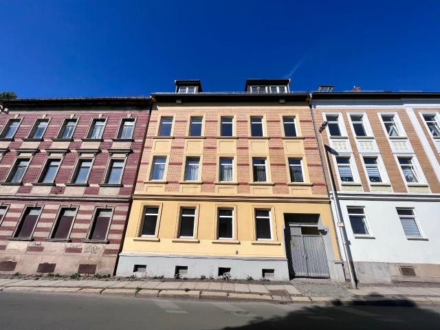 4 Raum Dachgeschoss Wohnung mit Einbauküche, Waschmaschine und Balkon!
