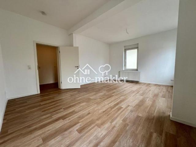 4 Raum Wohnung | Einbauküche | 2 Bäder | großes WoZi | Balkon