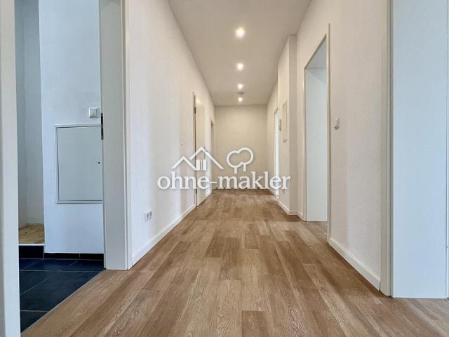 4 Raum Wohnung | Einbauküche | 2 Bäder | großes WoZi | Balkon