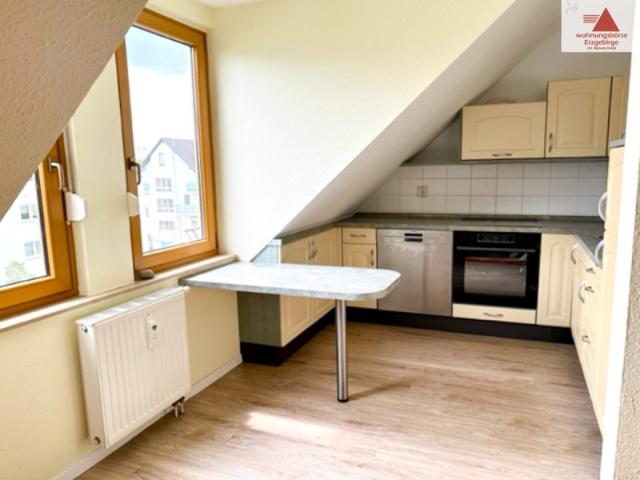 4 Raum Wohnung mit besonderem Wohncharakter, Einbauküche und zusätzlichem Dachgeschossraum!