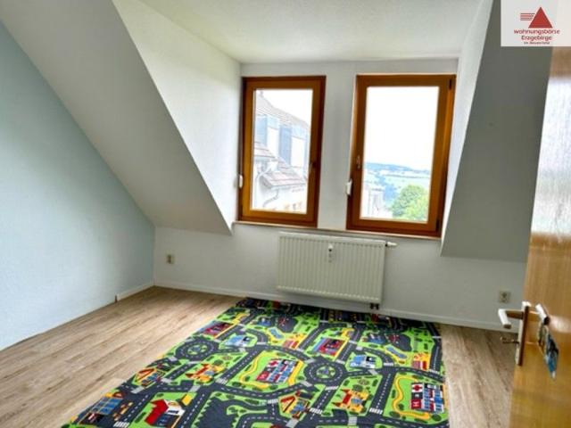 4 Raum Wohnung mit besonderem Wohncharakter, Einbauküche und zusätzlichem Dachgeschossraum!