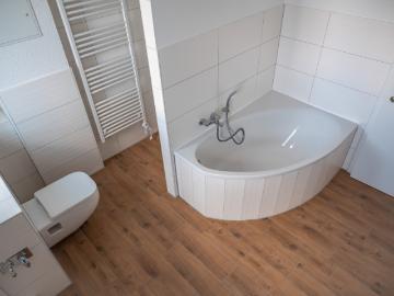 4 Raum Wohnung mit Fußbodenheizung und Balkonsolaranlage