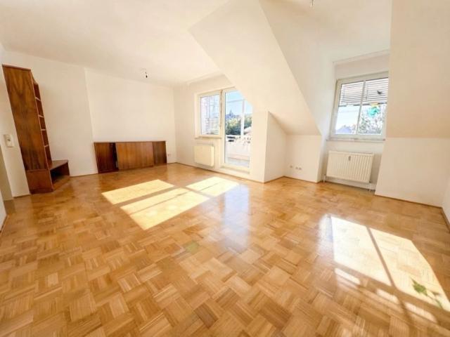 4 Raum Wohnung mit separater Küche und großer Loggia in Urfahr!