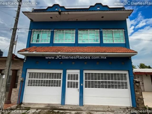 4 Recámaras y 4 Climas: Casa de 3 Niveles con Cantina y Portón Automático en Veracruz Puerto