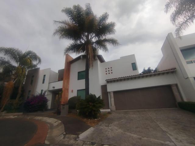 4 recamaras, jardin, 590 m2 construccion, en privado cerca glorieta del papa
