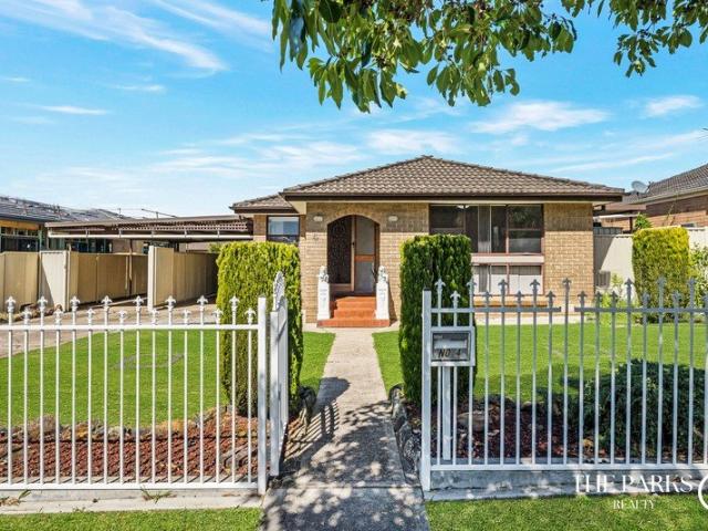 4 Rickard Road, Bossley Park Updated Family Home for Rent