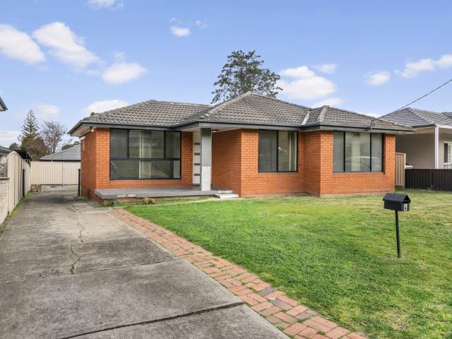 4 Robyn Street, Woodpark