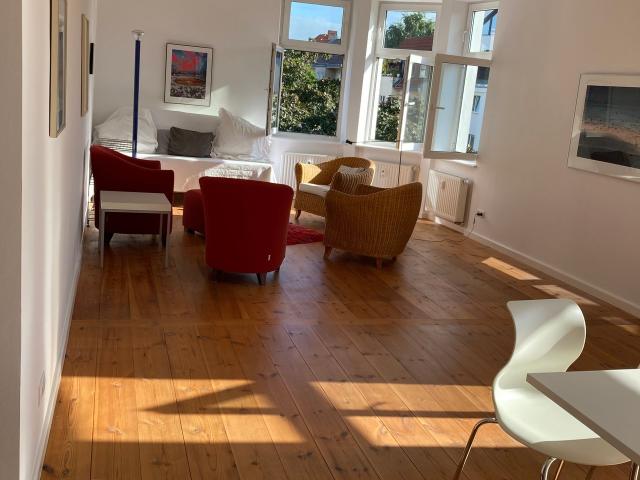 4 room apartment with 3 balconies in 2 cardinal directions in Steglitz, Berlin Amsterdam Apartments for Rent