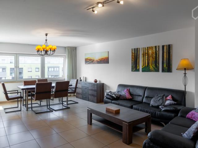 4 room bright apartment in a green location in Cologne