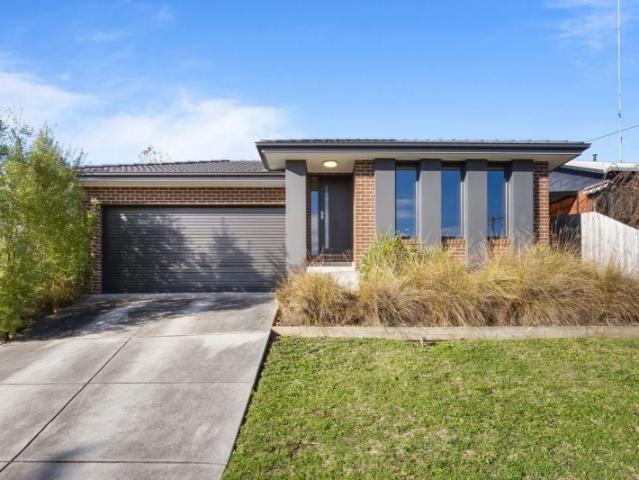 4 room house to let in Unit 1/5 Edwardes Street, Black Hill