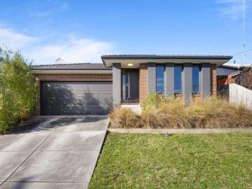 4 room house to let in Unit 1/5 Edwardes Street, Black Hill