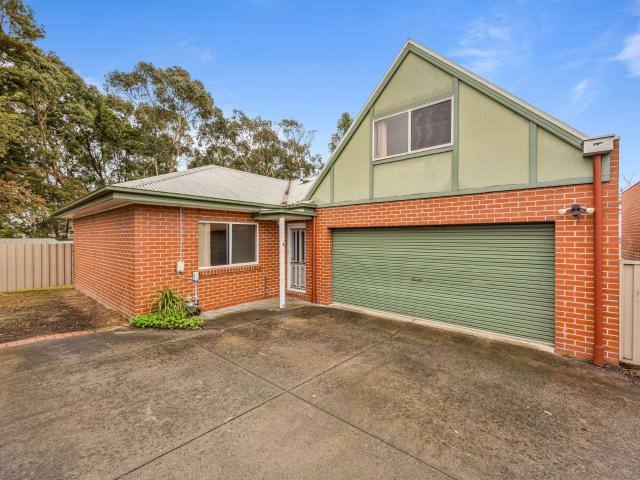 4 room house to let in Unit 2/24 Stawell Street, Ballarat East