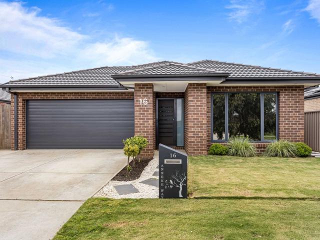 4 room house to let in 16 Anneke Way, Winter Valley