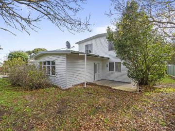 4 room house to let in 1 Bennett Street, Canadian
