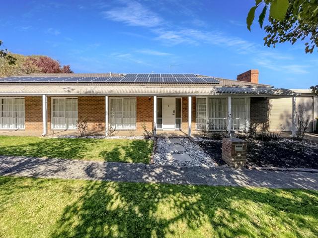 4 room house to let in 1 Hakea Court, Mount Helen