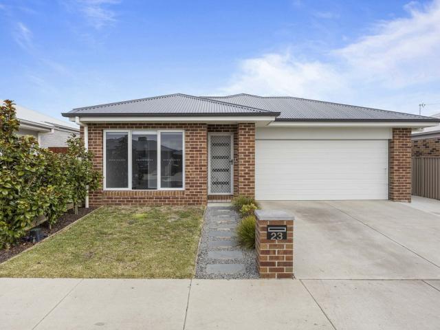 4 room house to let in 23 Racing Way, Winter Valley