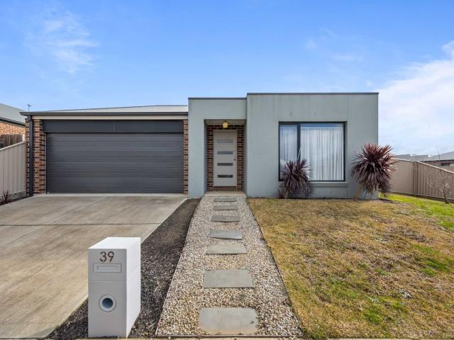 4 room house to let in 39 Royal York Road, Winter Valley