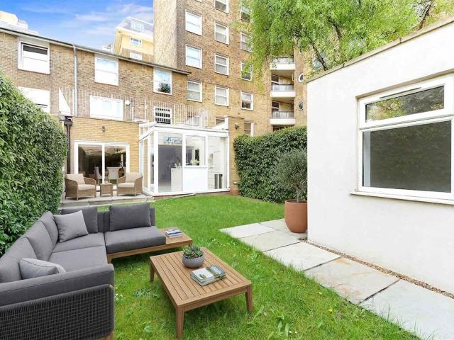 4 room house to let in 3 Court Close St. Johns Wood Park London, London NW8 6NN, united_kingdom