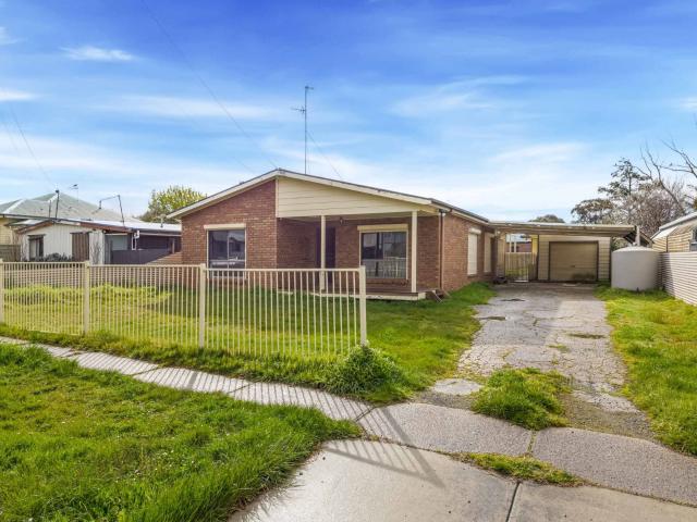 4 room house to let in 41 Albion Street, Sebastopol