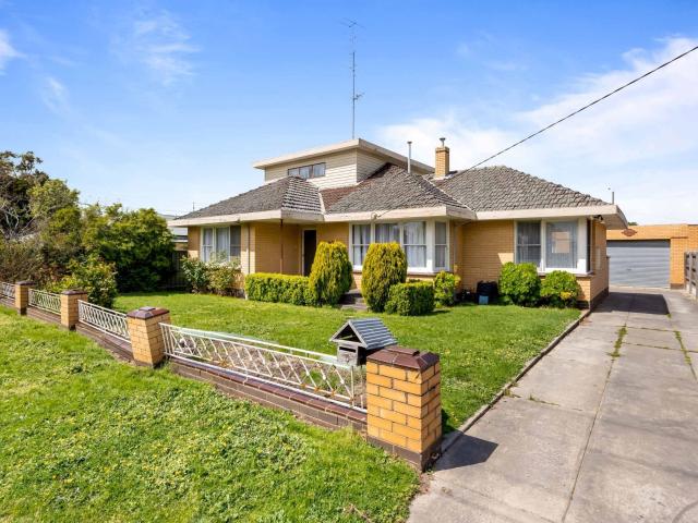 4 room house to let in 5 Park Street East, Redan