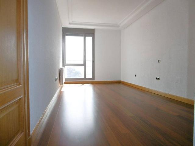 4 room luxury Apartment for rent in Valladolid, Spain