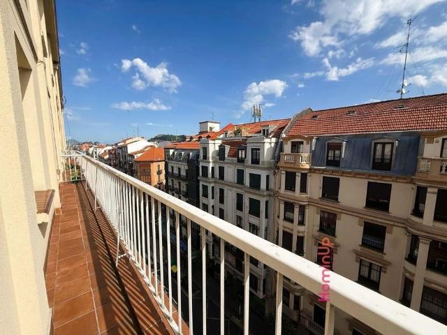 4 room luxury Apartment for rent in Bilbao, Spain