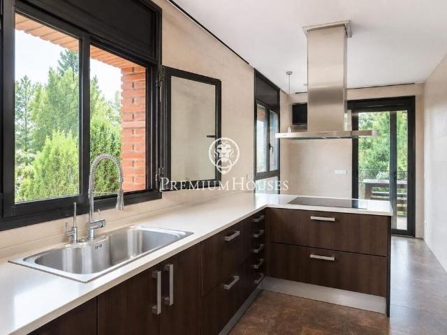 4 room luxury House for rent in Begues, Spain