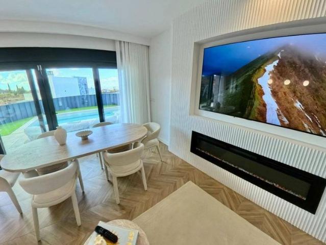 4 room luxury House for rent in Zubia, Andalusia