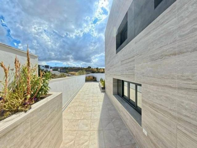 4 room luxury House for rent in Zubia, Andalusia