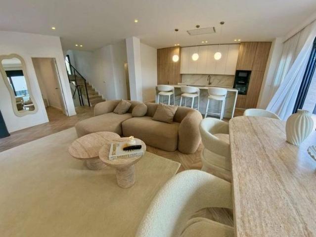 4 room luxury House for rent in Zubia, Andalusia
