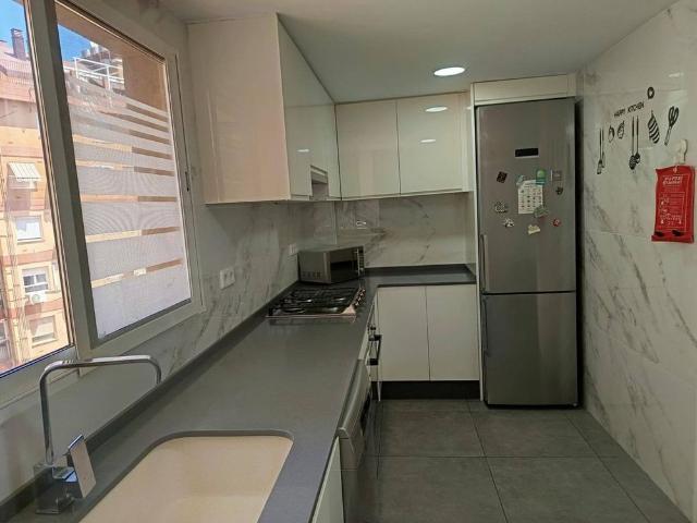 4 room luxury penthouse for rent in Valencia