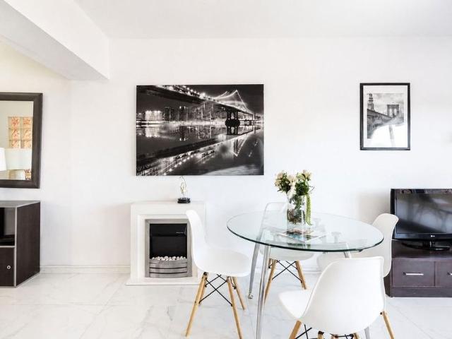 4 room luxury penthouse for rent in Valencia, Spain