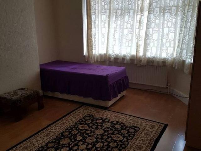4 rooms house 10 min Upton Park, Plaistow stations