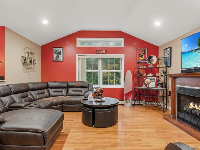 4 Ross Lane