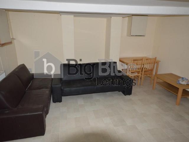 4 Royal Park Avenue, Hyde Park, Leeds. 4 bed terraced house to rent £1,976 pcm £456 pw