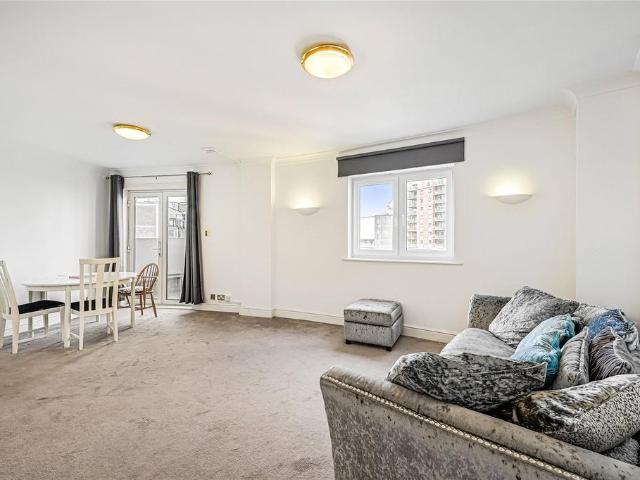 4 Stamford Gate House, Chelsea. 2 bed apartment to rent £2,750 pcm £635 pw