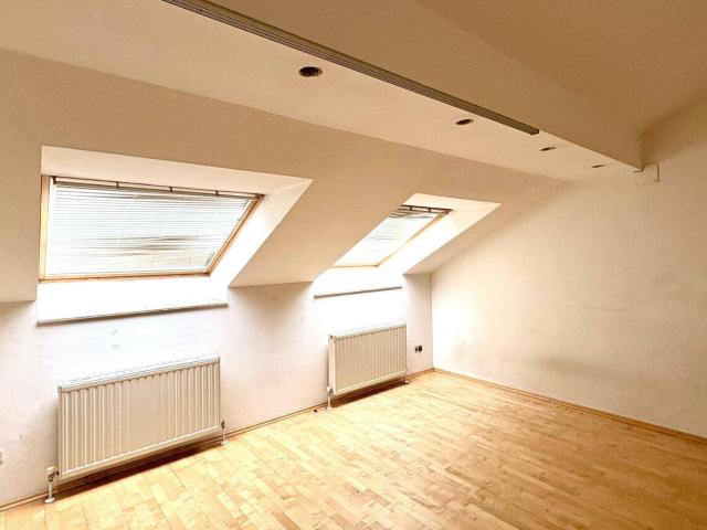 4 Stationen zum Karlsplatz! Helle Dachgeschoßwohnung mit Stil! Einbauküche inkludiert!