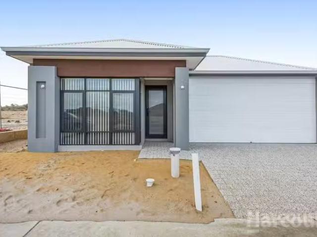 4 Stilwell Road, LAKELANDS, WA 6180 House for Rent