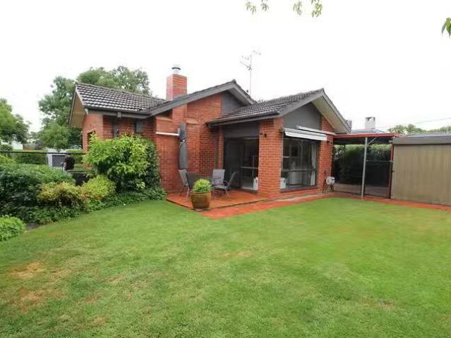 4 Strzelecki Crescent, Narrabundah, ACT 2604
