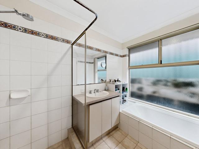 4 Sugarloaf Close, MERRIWA, WA 6030