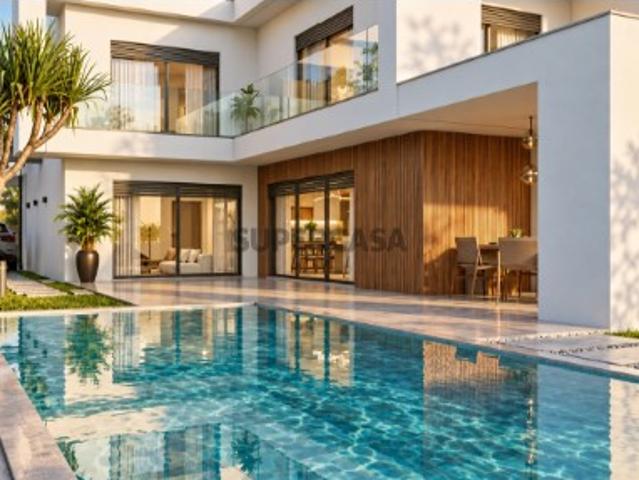 4 Suites + piscina + 2 estacionamentos +2 Salas + Lavandaria