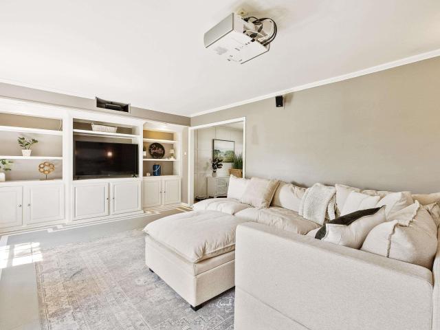 4 Summerland Court